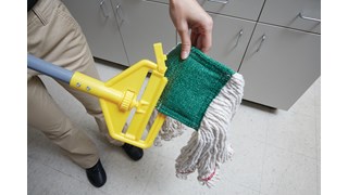 Invader® Side Gate Handle’s thumb wheel clamps the mop firmly in place; should be used with 1" (2.5 cm) headband mops only.