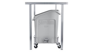 Slim Jim® Under-Counter containers van Rubbermaid Commercial zijn een doelgerichte oplossing voor een ruimtebesparende afvalverwijdering onder de toonbank.
