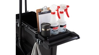 De Slim Jim® Rim Caddy Kit van Rubbermaid Commercial is een speciaal gebouwd systeem voor de opslag en het vervoer van gangbaar schoonmaakmateriaal.
