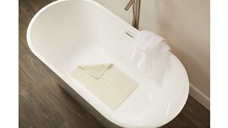 La alfombra de baño Safti-Grip® es perfecta para la ducha o la bañera. Con ventosas que la mantienen fija en su lugar. Hecha sin látex. La superficie texturizada evita los resbalones. La alfombra de ducha está perforada para un mejor drenaje. Resistente al moho.