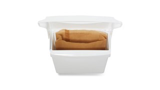 I sacchetti cerati Rubbermaid Commercial per assorbenti sono studiati per i bidoni per prodotti igienici femminili e facilitano le operazioni di pulizia.