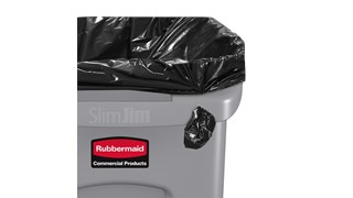 De Rubbermaid Commercial Slim Jim containers met luchtsleuven bieden compromisloze prestaties in beperkte ruimtes.