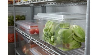 La tapa para la caja de almacenamiento de alimentos Rubbermaid Commercial reduce los costes de deterioro de los alimentos.