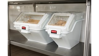 The Rubbermaid Commercial Shelf Ingredient Bin with Scoop offers quick one-handed access while stacked and an integrated measuring tool that increases preparation efficiency, space optimization, and promotes food safety compliance.