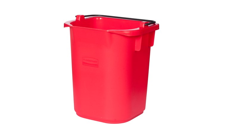 The Rubbermaid Commercial 5 l Heavy Duty Pail for Cleaning Carts provides a quick and easy way to clean in tight places.