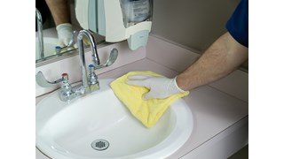 Las bayetas Rubbermaid Commercial HYGEN™ con estropajo incorporado eliminan los restos al limpiar el polvo y ofrecen una mejor absorción de líquidos para la limpieza en húmedo.