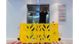 Easy to use, easy to see, easy to move, and easy to store mobile safety barrier uses articulating panels to extend to 4 metres long. It can be used straight, curved or circular. ANSI/OSHA-compliant Colours.