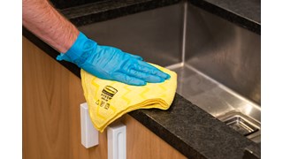 Las bayetas Rubbermaid Commercial HYGEN™ con estropajo incorporado eliminan los restos al limpiar el polvo y ofrecen una mejor absorción de líquidos para la limpieza en húmedo.