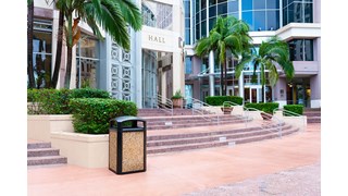 Dekorative Steinplattenoption für die Abfallbehälter-Kollektion der Landmark-Serie®. Kann sowohl im Innen- als auch im Außenbereich eingesetzt werden, z. B. in Gebäudeeingängen, Lobbys und Einkaufszentren
