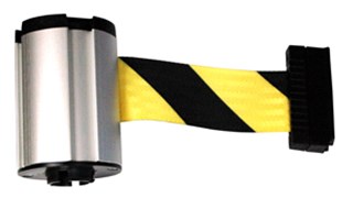 Ce ruban enrouleur permet de relier les cônes d’une barrière pour bloquer certaines zones.