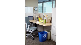Die Büroabfallbehälter von Rubbermaid Commercial sind platzsparend, wirtschaftlich und eine einfache und effektive Möglichkeit zur Mülltrennung im Büro.